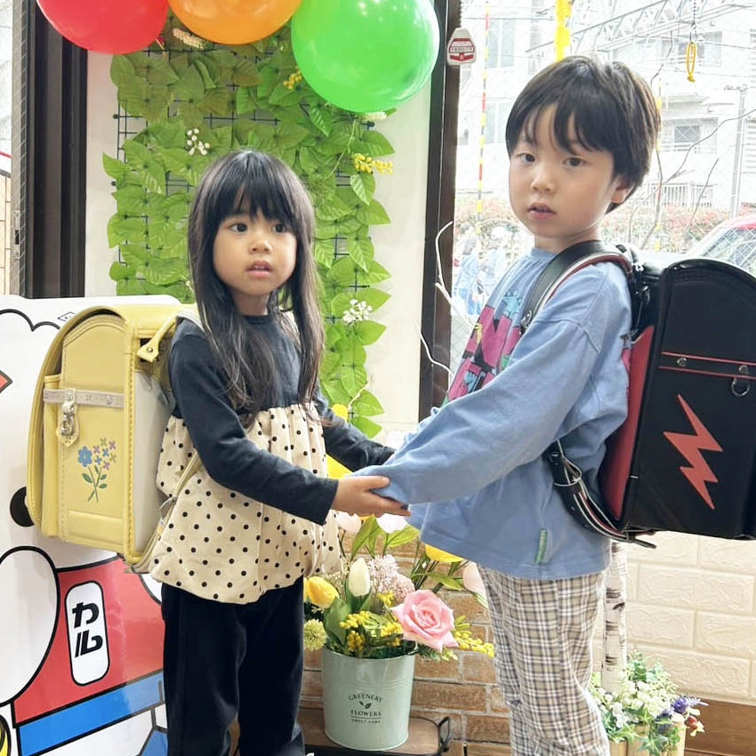 店舗にご来店いただいた黒いランドセルを背負ったお客様の様子6